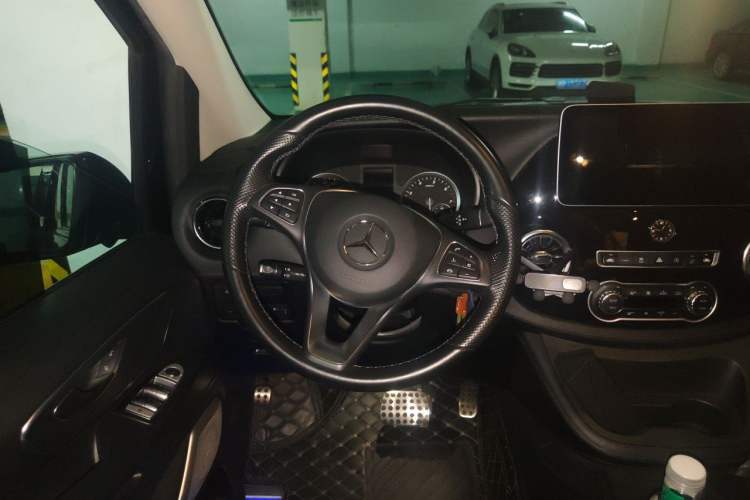 Used Mercedes-Benz Vito 2021 2.0T Business Version 7 Seats Steering Wheel