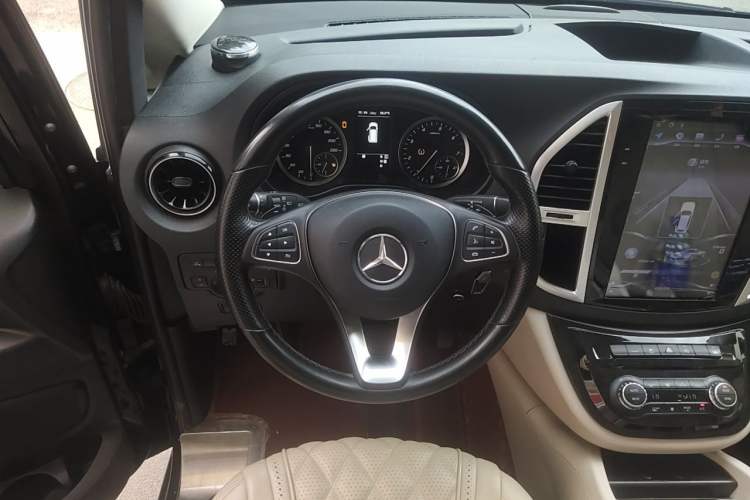 Used Mercedes-Benz Vito 2021 2.0T Business Version 7 Seats Steering Wheel
