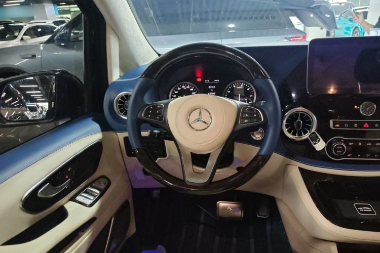 Used Mercedes-Benz Vito 2021 2.0T Business Version 7 Seats Steering Wheel