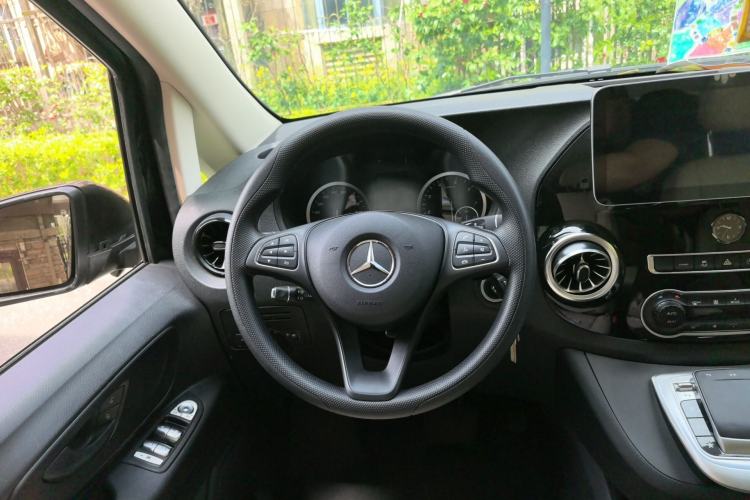 Used Mercedes-Benz Vito 2021 2.0T Elite Version 7 Seats Steering Wheel