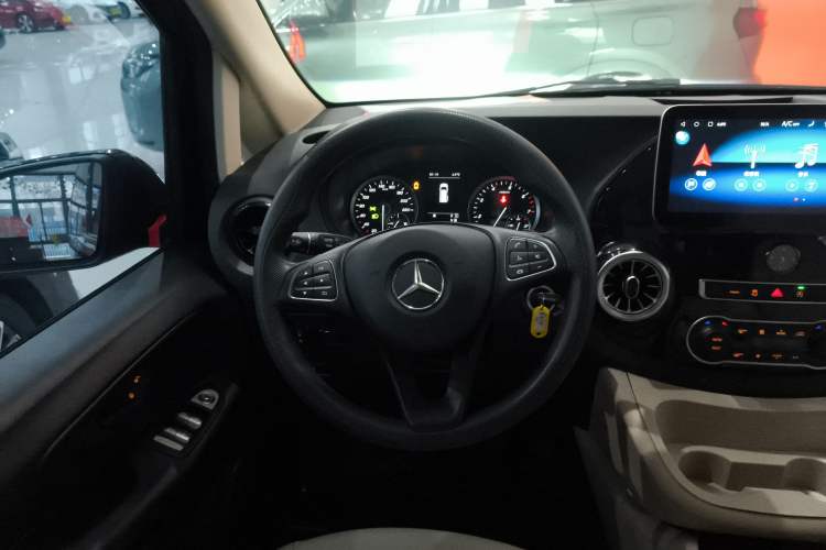Used Mercedes-Benz Vito 2021 2.0T Elite Version 7 Seats Steering Wheel
