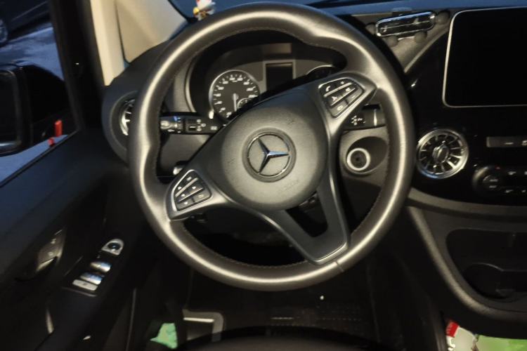 Used Mercedes-Benz Vito 2021 2.0T Elite Version 7 Seats Steering Wheel