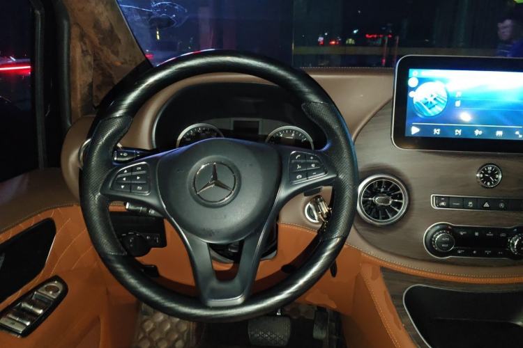 Used Mercedes-Benz Vito 2021 2.0T Business Version 7 Seats Steering Wheel