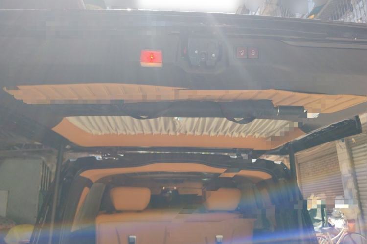Used Mercedes-Benz Vito 2021 2.0T Elite Version 7 Seats Trunk