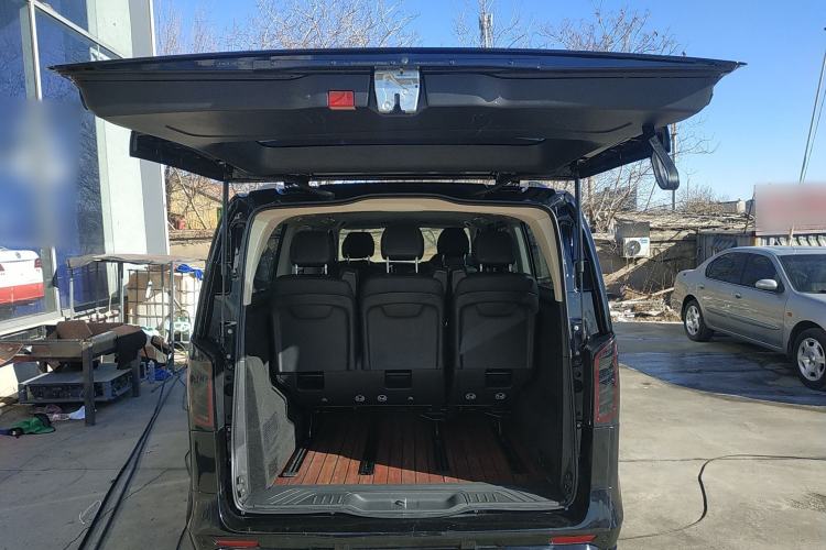 Used Mercedes-Benz Vito 2021 2.0T Elite Version 7 Seats Trunk