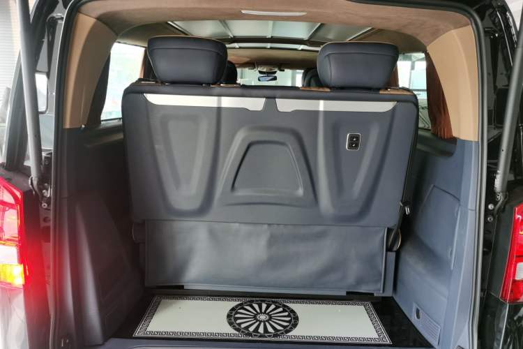 Used Mercedes-Benz Vito 2021 2.0T Elite Version 7 Seats Trunk