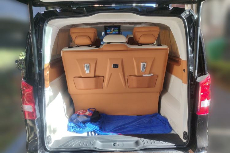 Used Mercedes-Benz Vito 2021 2.0T Elite Version 7 Seats Trunk