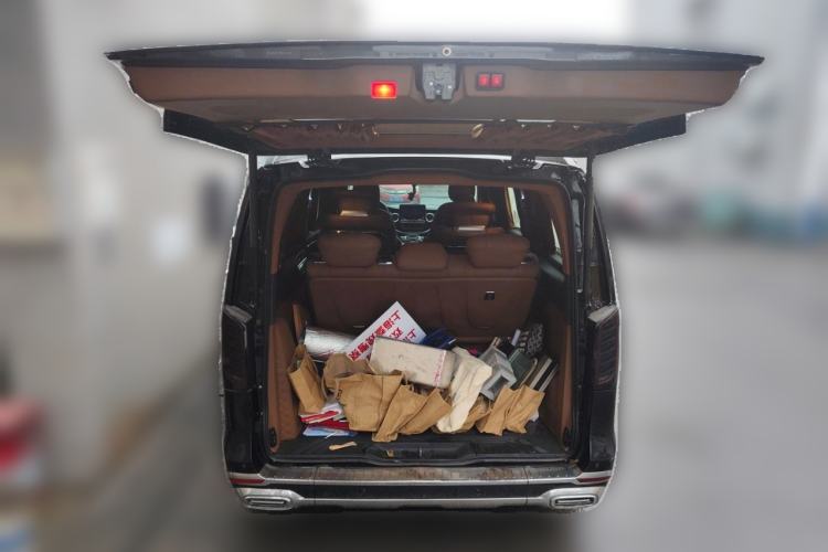 Used Mercedes-Benz Vito 2021 2.0T Elite Version 7 Seats Trunk