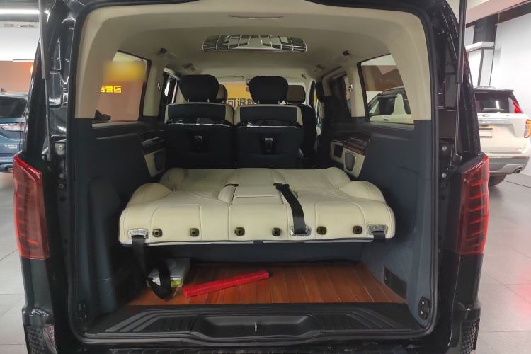 Used Mercedes-Benz Vito 2021 2.0T Elite Version 7 Seats Trunk