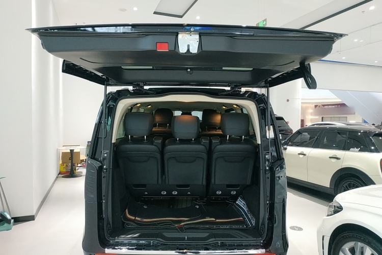 Used Mercedes-Benz Vito 2021 2.0T Elite Version 7 Seats Trunk