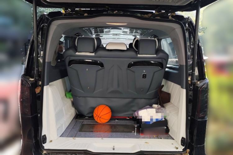 Used Mercedes-Benz Vito 2021 2.0T Elite Version 7 Seats Trunk