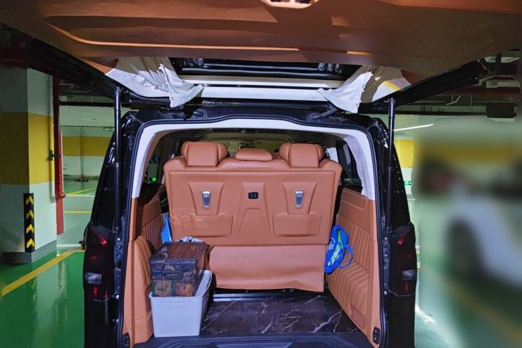 Used Mercedes-Benz Vito 2021 2.0T Elite Version 7 Seats Trunk