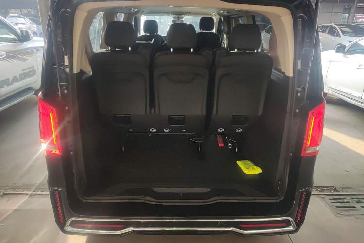 Used Mercedes-Benz Vito 2021 2.0T Elite Version 7 Seats Trunk