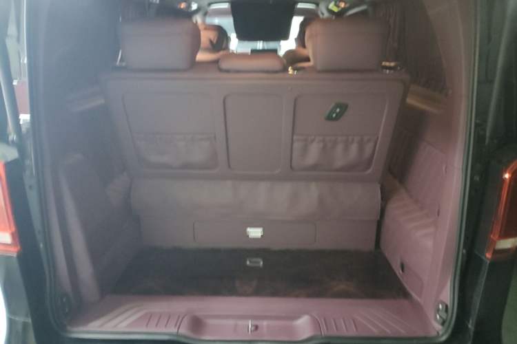 Used Mercedes-Benz Vito 2021 2.0T Elite Version 7 Seats Trunk
