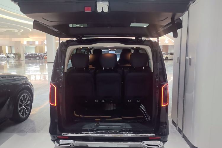 Used Mercedes-Benz Vito 2021 2.0T Elite Version 7 Seats Trunk