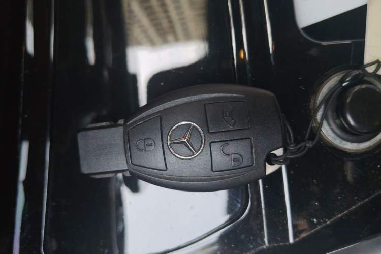 Used Mercedes-Benz Vito 2021 2.0T Elite Version 7 Seats Vehicle Key