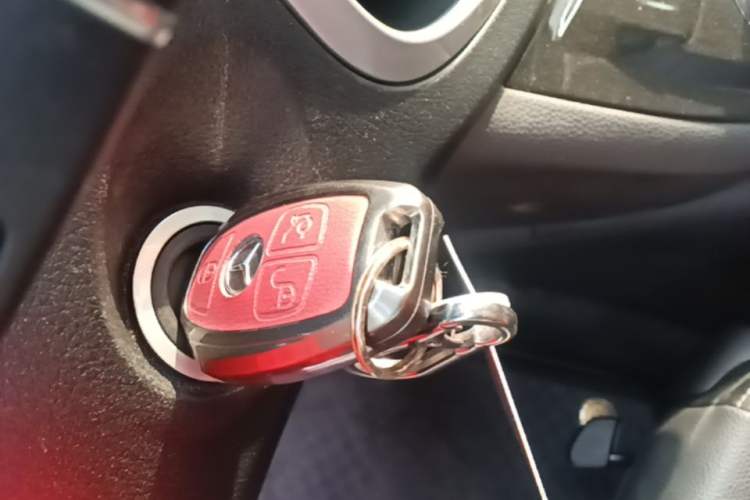 Used Mercedes-Benz Vito 2021 2.0T Elite Version 7 Seats Vehicle Key