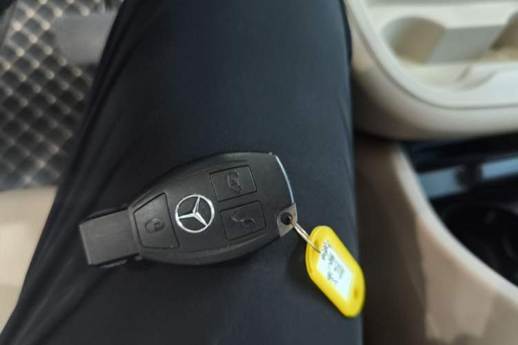 Used Mercedes-Benz Vito 2021 2.0T Elite Version 7 Seats Vehicle Key