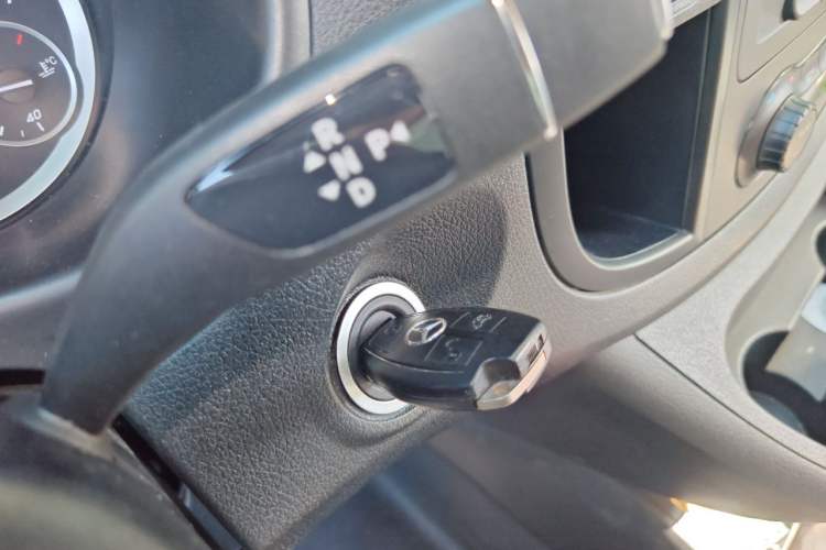 Used Mercedes-Benz Vito 2021 2.0T Elite Version 7 Seats Vehicle Key