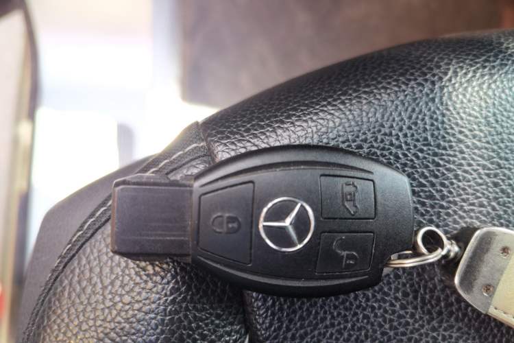 Used Mercedes-Benz Vito 2021 2.0T Elite Version 7 Seats Vehicle Key