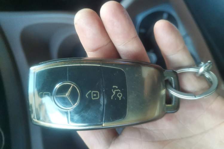 Used Mercedes-Benz Vito 2021 2.0T Elite Version 7 Seats Vehicle Key