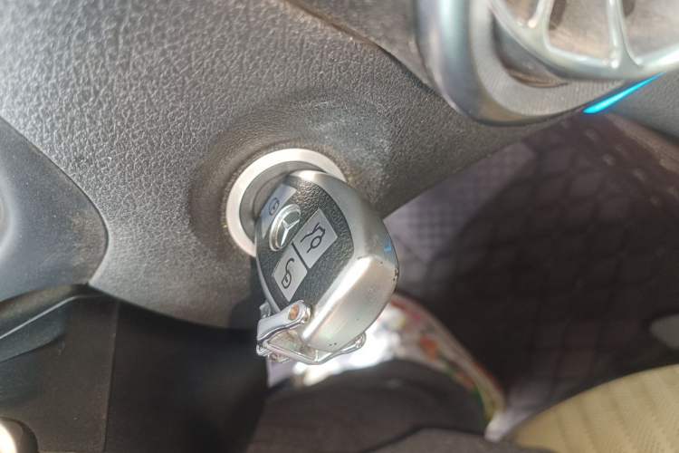 Used Mercedes-Benz Vito 2021 2.0T Elite Version 7 Seats Vehicle Key