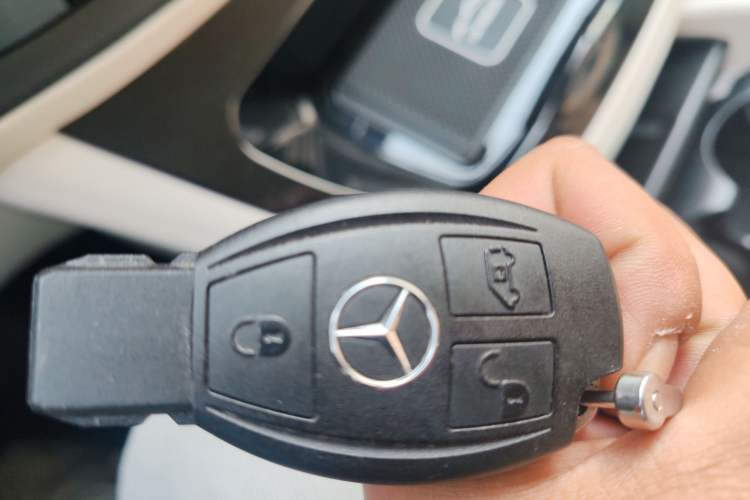 Used Mercedes-Benz Vito 2021 2.0T Elite Version 7 Seats Vehicle Key