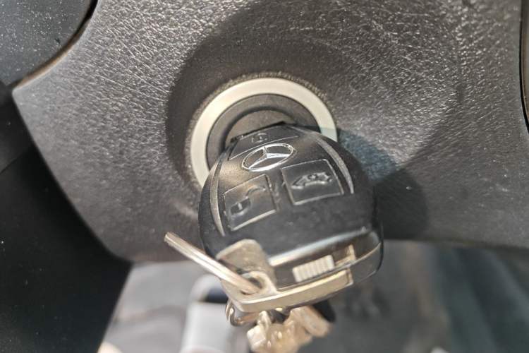 Used Mercedes-Benz Vito 2021 2.0T Elite Version 7 Seats Vehicle Key