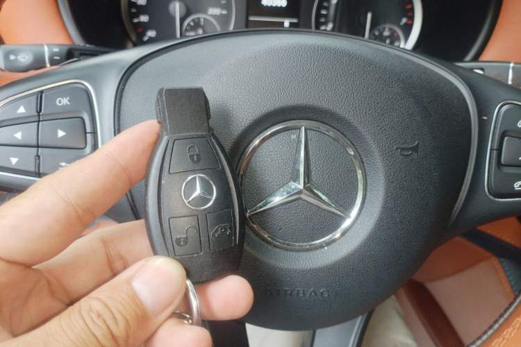 Used Mercedes-Benz Vito 2021 2.0T Elite Version 7 Seats Vehicle Key