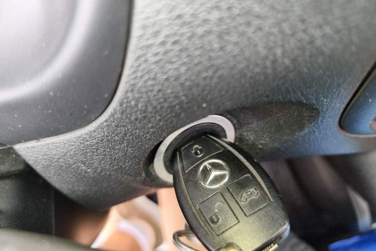 Used Mercedes-Benz Vito 2021 2.0T Elite Version 7 Seats Vehicle Key