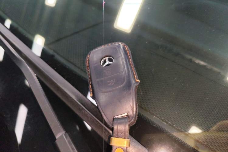 Used Mercedes-Benz Vito 2021 2.0T Elite Version 7 Seats Vehicle Key