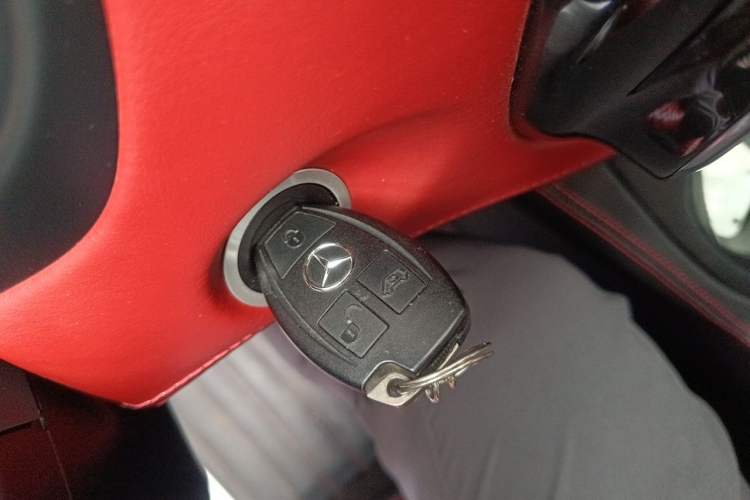 Used Mercedes-Benz Vito 2021 2.0T Elite Version 7 Seats Vehicle Key