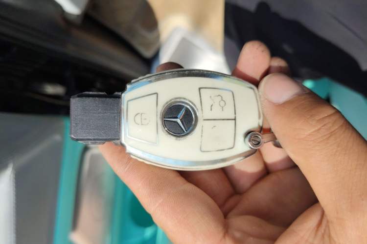 Used Mercedes-Benz Vito 2021 2.0T Elite Version 7 Seats Vehicle Key