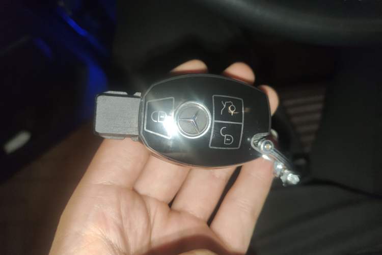 Used Mercedes-Benz Vito 2021 2.0T Business Version 7 Seats Vehicle Key