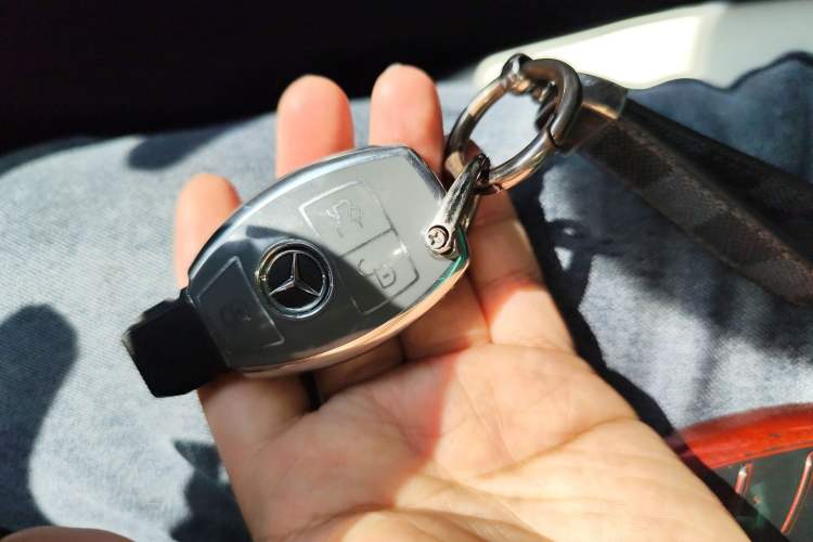 Used Mercedes-Benz Vito 2021 2.0T Elite Version 7 Seats Vehicle Key