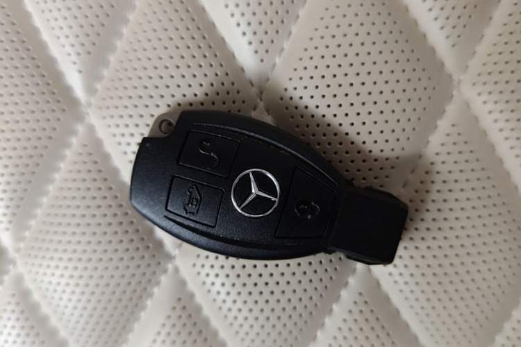 Used Mercedes-Benz Vito 2021 2.0T Elite Version 7 Seats Vehicle Key