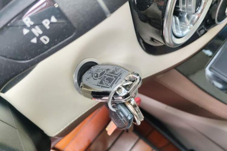 Used Mercedes-Benz Vito 2021 2.0T Business Version 7 Seats Vehicle Key