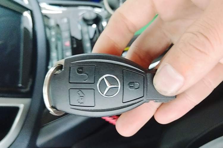 Used Mercedes-Benz Vito 2021 2.0T Elite Version 7 Seats Vehicle Key