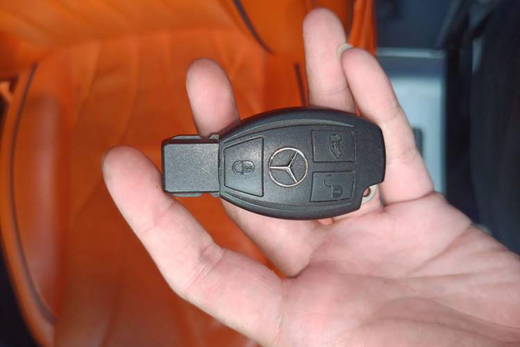 Used Mercedes-Benz Vito 2021 2.0T Elite Version 7 Seats Vehicle Key