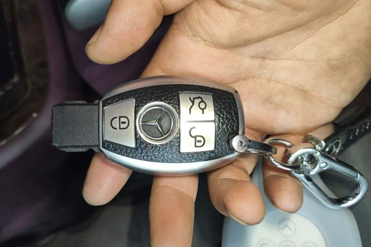 Used Mercedes-Benz Vito 2021 2.0T Elite Version 7 Seats Vehicle Key