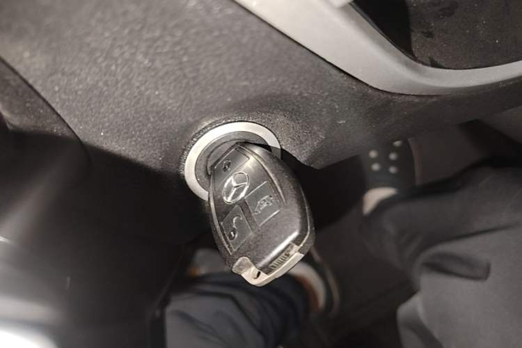 Used Mercedes-Benz Vito 2021 2.0T Elite Version 7 Seats Vehicle Key
