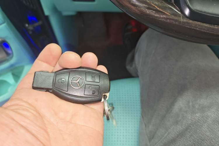 Used Mercedes-Benz Vito 2021 2.0T Elite Version 7 Seats Vehicle Key