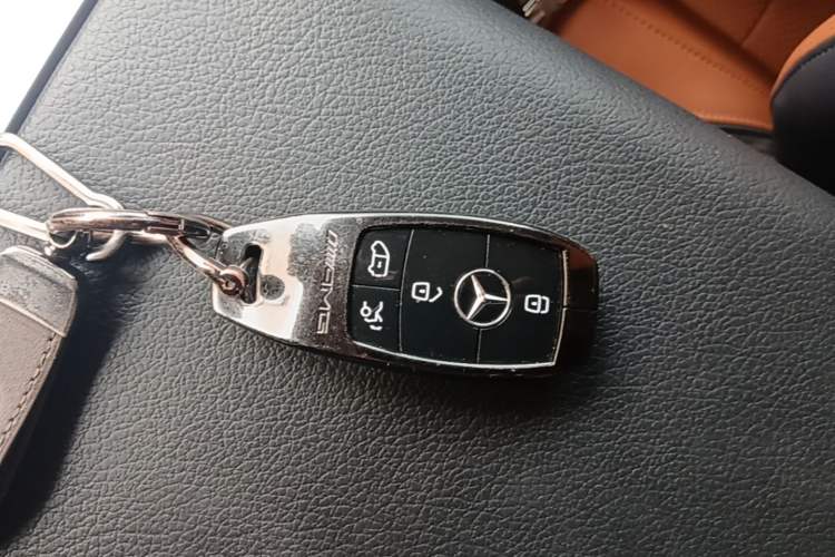 Used Mercedes-Benz Vito 2021 2.0T Elite Version 7 Seats Vehicle Key