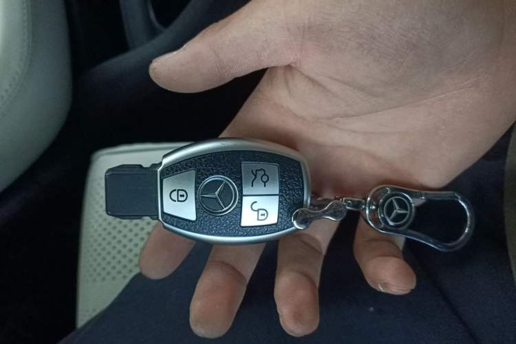 Used Mercedes-Benz Vito 2021 2.0T Elite Version 7 Seats Vehicle Key