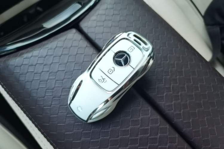 Used Mercedes-Benz Vito 2021 2.0T Elite Version 7 Seats Vehicle Key