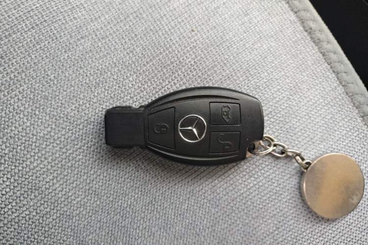 Used Mercedes-Benz Vito 2021 2.0T Elite Version 7 Seats Vehicle Key