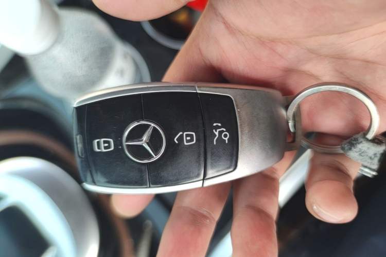 Used Mercedes-Benz Vito 2021 2.0T Business Version 7 Seats Vehicle Key