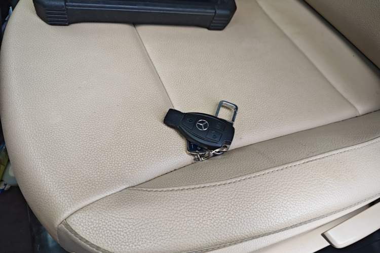 Used Mercedes-Benz Vito 2021 2.0T Elite Version 7 Seats Vehicle Key