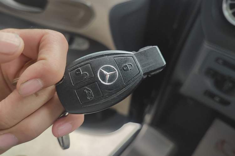 Used Mercedes-Benz Vito 2021 2.0T Business Version 7 Seats Vehicle Key