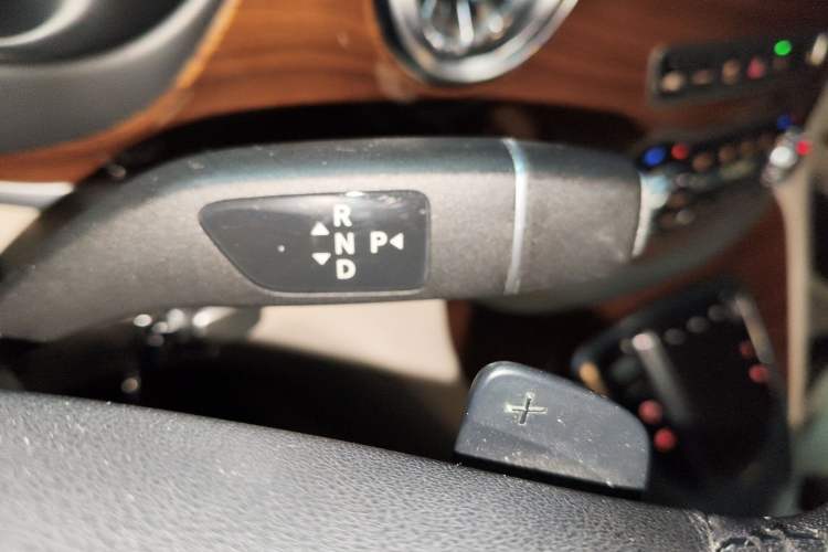 Used Mercedes-Benz Vito 2021 2.0T Business Version 7 Seats Gear Lever